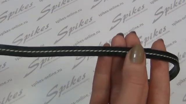 Браслет зеленый с простроченным центром в три оборота Spikes BR-000128