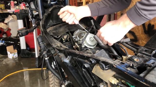 Honda VTR 250 Project - Part 2: Gas Tank Cleaning and Carburetor Restoration