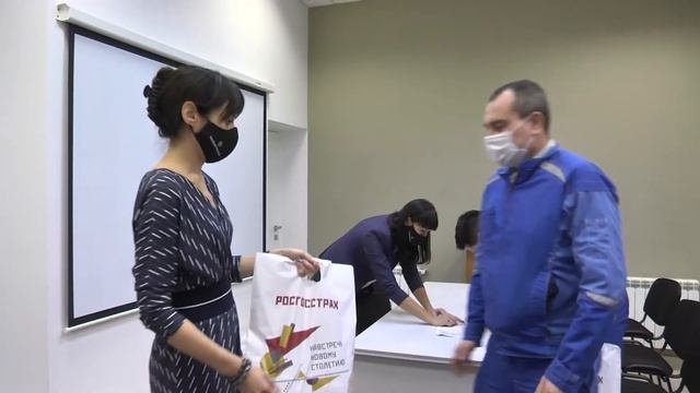 Вручение обновленных полисов ДМС работникам Тольяттиазота