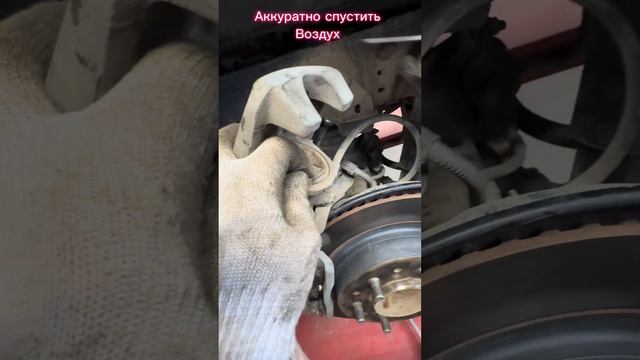 Замена задних тормозных колодок LC-300