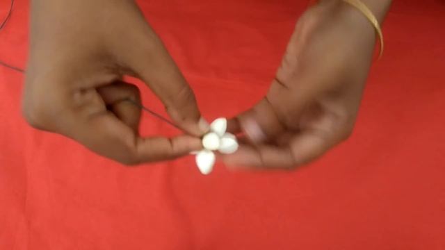 How To Tie Jasmine Flower Closely Using Simple Trick/madurai Malligai Poo Kattuvadhu Eppadi/dindu