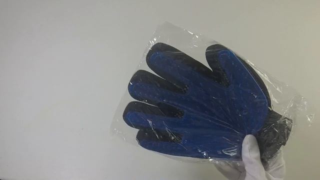 Перчатка для вычесывания шерсти True Touch Glove