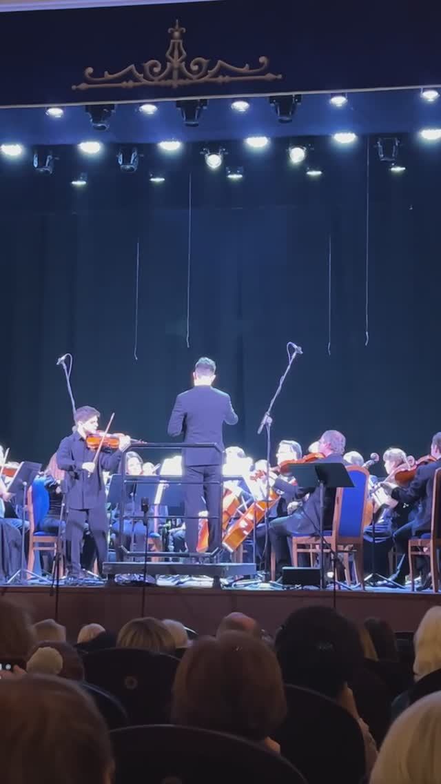 В.А.Моцарт Концерт N5 для скрипки с оркестром / Сходи Посмотри