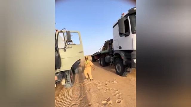 CAMION ITALIANI AL LAVORO NEI DESERTI AFRICANI IMPRESSIONANTE FIAT 682