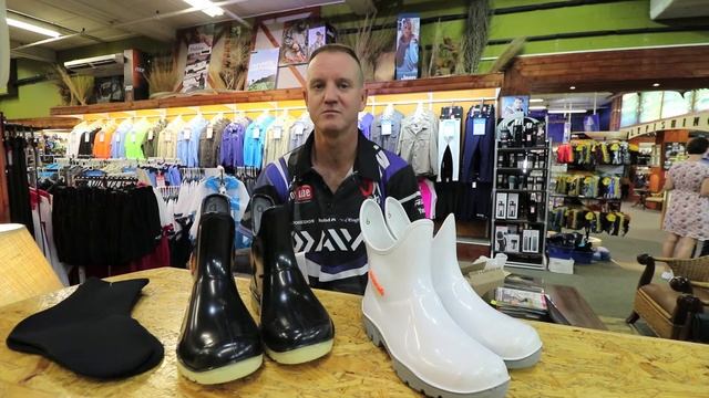 TACKLE & GEAR - Safety On The Rocks & Shova Gum Boots