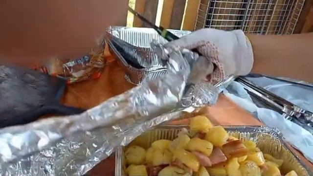 СУПЕРВКУСНАЯ КАРТОШКА С САЛОМ ПЕЧЕНАЯ В ФОЛЬГЕ НА УГЛЯХ. ПОНРАВИЛОСЬ ВСЕМ.