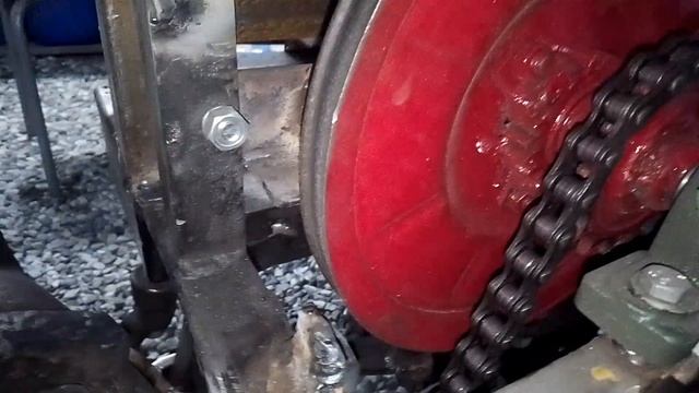 Почему двигатель стоит так высоко, ответ!