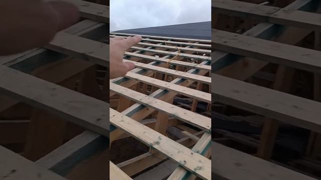 Монтаж мягкой кровли сверху вниз!
