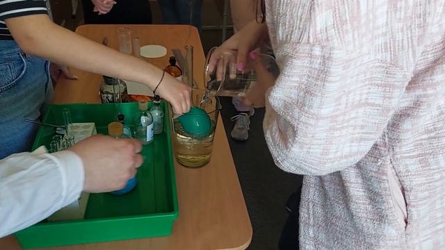 STEM дослід Знаходження маси реагентів за продуктами реакцій