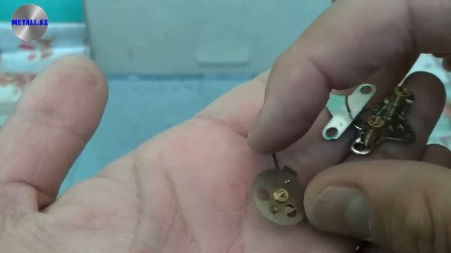 Тонометрдағы іш құрылысы / Тонометр внутенности.