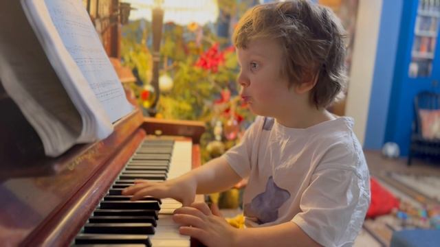 Гаврилушка транспонирует песенку про солнышко