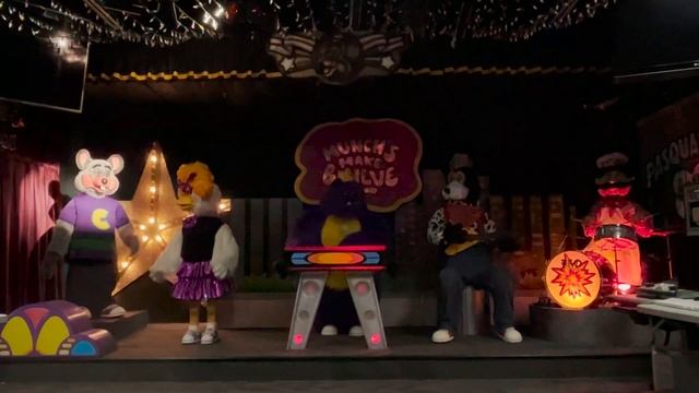 Chuck E. Cheese - Boo-Tacular Show 2022 - Pumpkins In My Pocket