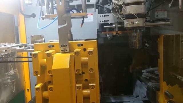 How Are Large Capacity Sports GYM Water Bottle Made Out From This Blow Molding Machine?