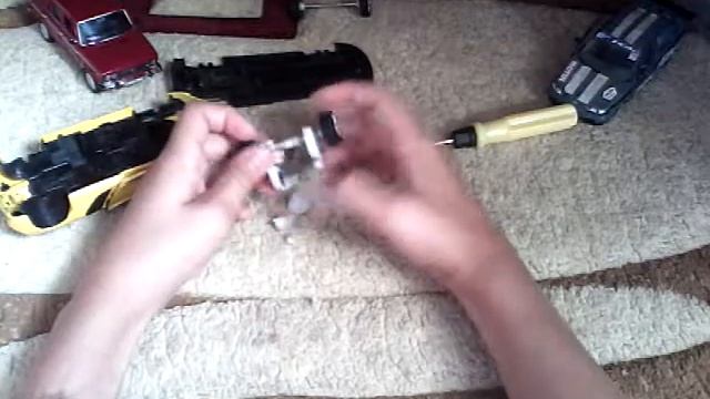 Как разобрать заводную часть машинки