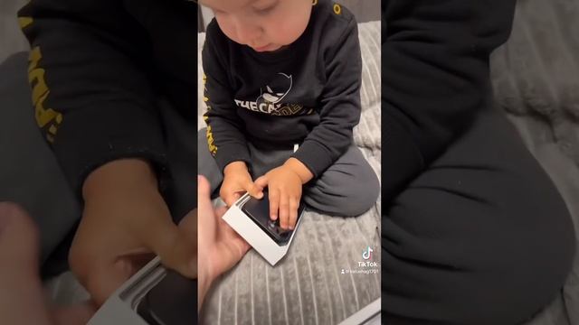 Купили телефон ребенку IPHONE 15 / IPHONE 15 Plus