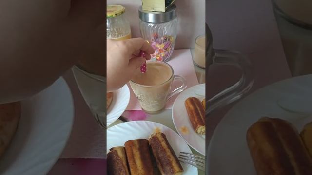 УТРО НАЧИНАЕТСЯ С КОФЕ! ДОБРОЕ УТРО. БЛИНЫ. ВКУСНЫЙ ЗАВТРАК. #shorts