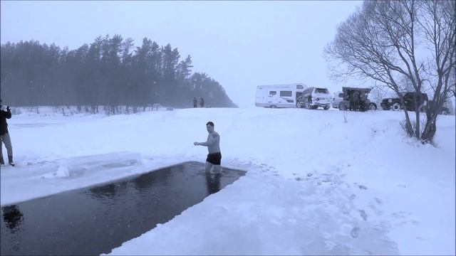 У Крещенской купели...