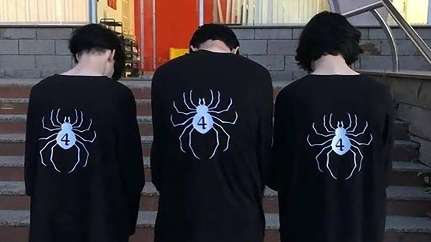 леееееее куда стреляет