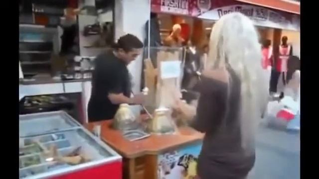 Блондинка и Турок))))