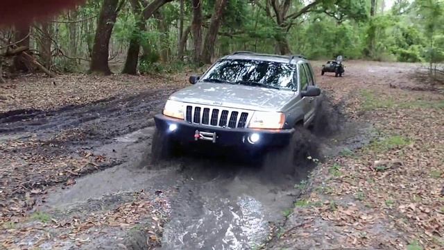 Jeep Grand Cherokee Overland In Mud Puddle