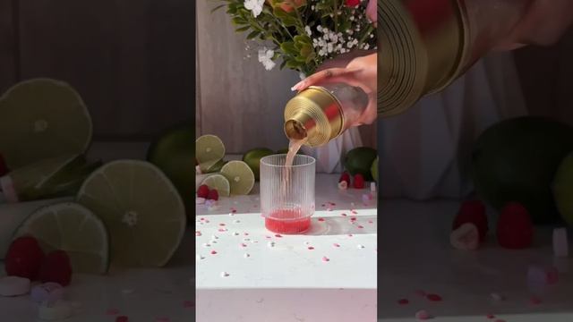 Raspberry Sour Mocktail! So Yummy And Perfect For #galentinesday 💗🍸#nonalchololicdrinks #valentine