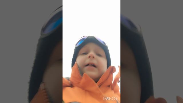 на площадке корабли с одноклассником.