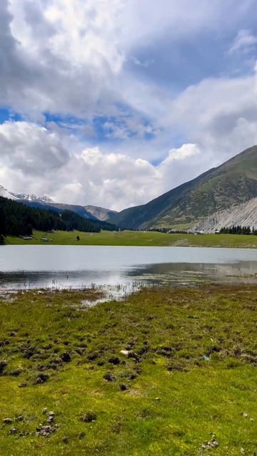 Озеро среди гор