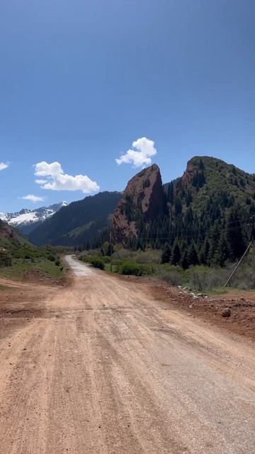 Скала разбитое сердце. Кыргызстан