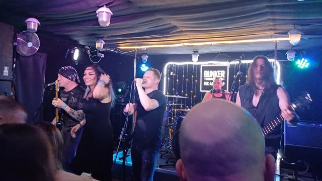 Manic Depression-Позиция несогласия