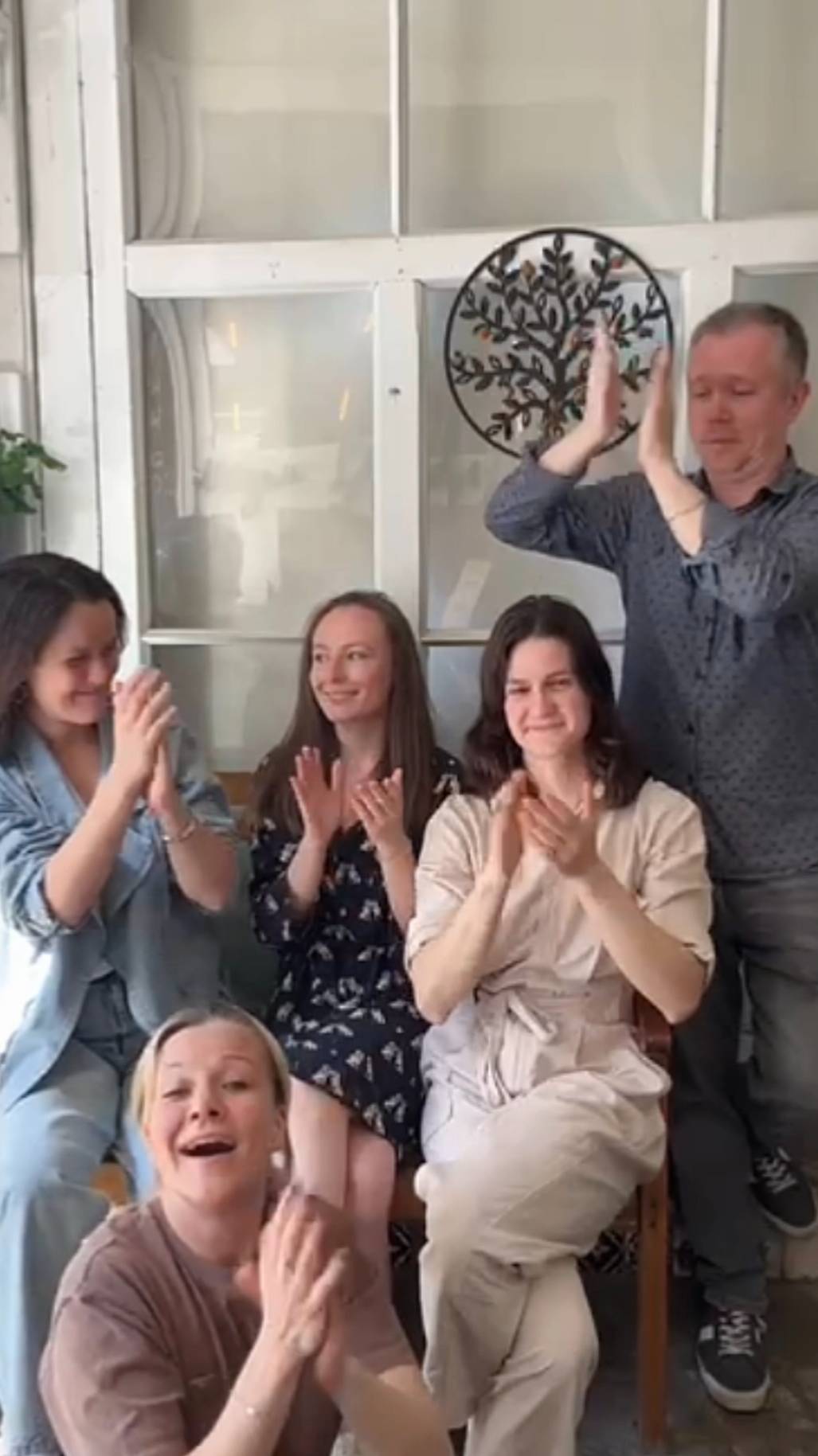 Что общего между пчёлами, дождем и осколками глины? Путешествие в театральную историю с 