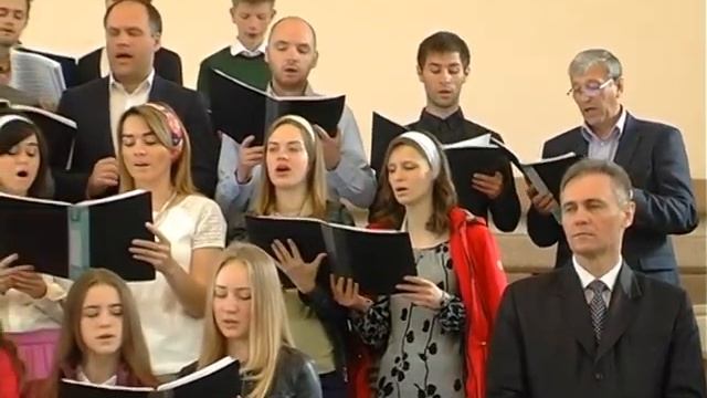 Вдоль по улице в толпе