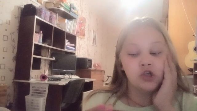 что в косметичке у 13 летней девочки