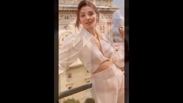 Керем Бюрсин и Ханде Эрчел встретятся со своими поклонниками на большом мероприятии!