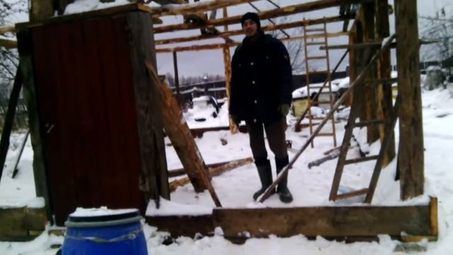 строительство сарая. Начиная с 2019 года помещение по работе с пчелами