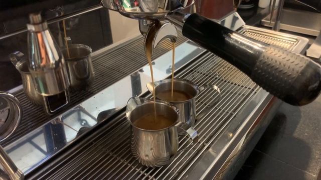 Cafe Vlog EP.1206 | Iced Caffe Latte | Coffee Drinks | Coffee Recipe