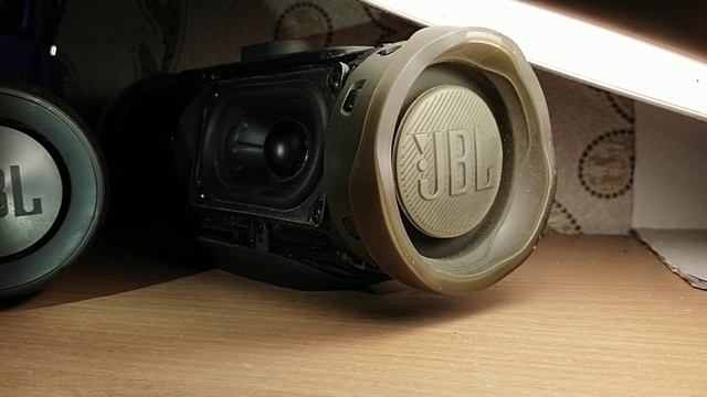 BASS TEST JBL CHARGE 4  7rings 