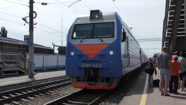 Электровоз ЭП1М-583 с пассажирским