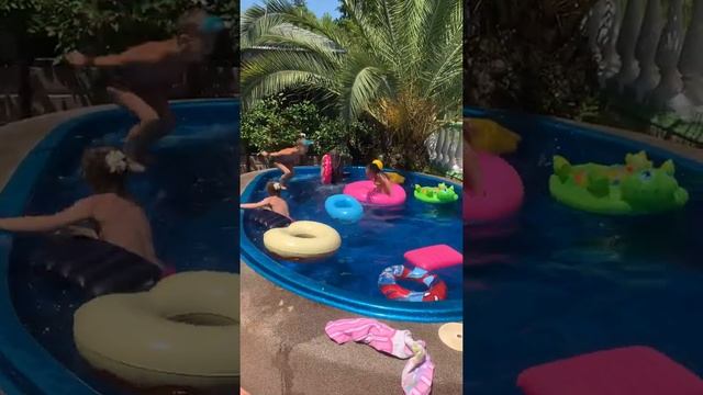 Надо прыгнуть в круг - вот что из этого получилось .