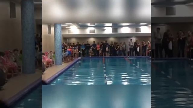 Альберт учавствует  в соревнованиях по плаванию!