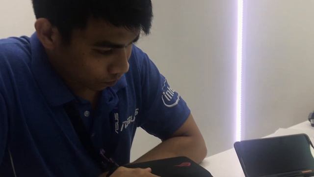 Live Unboxing: ASUS ROG TwinView Dock II For ROG Phone II