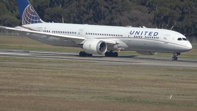 UNITED 787 TAKE OFF RWY34 YMML AT KILO FULL LENGTH🛫🛫🛫🛫🛫