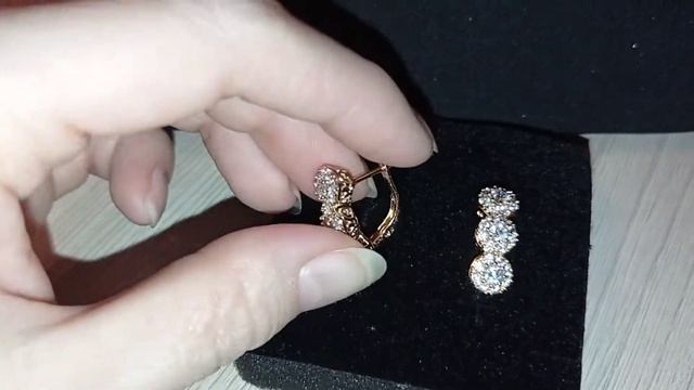 Серьги с цирконами и позолотой