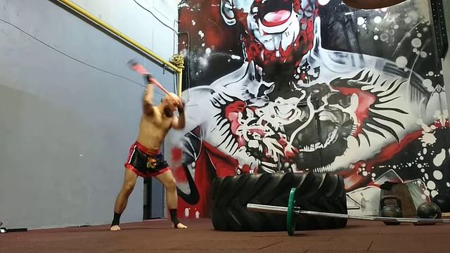 4.ГИМНАСТИКА (тело): 3.Ин гун (жесткость) - 1.Закалка: 1.Удары по покрышке (разножка на входе)