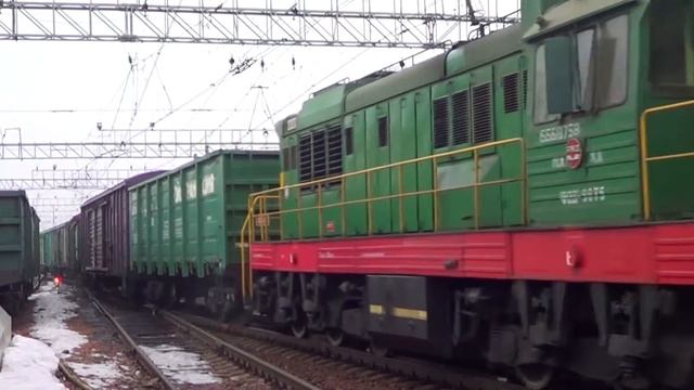ЧМЭ3Т 5075 с 6-ю грузовыми вагонами, станция Железнодорожная