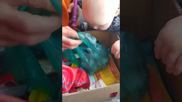 Распаковка посылки от друга нашей семьи  😊
