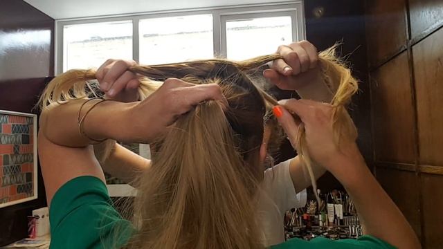 MET EEN PAAR KNOPEN JE HAAR VAST | HAIR