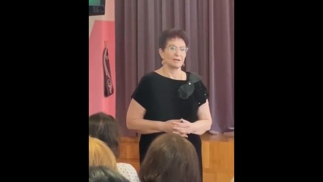 Директор МБОУ СОШ № 30 Л А  Караева приветствует участников семинара