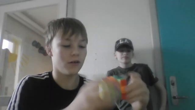 Ryan Plays Hjelper Mig Med At Laver Et Lave En Rubix Cube Mønster