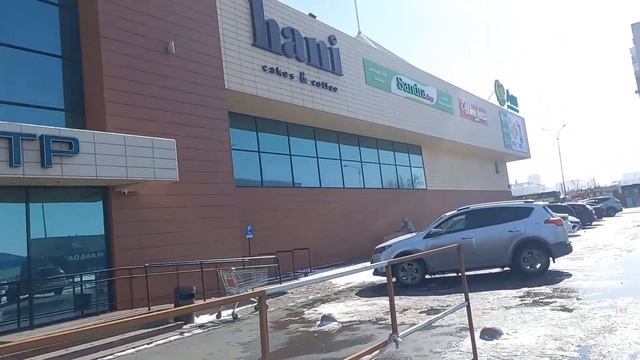 Торговый дом Умай с левого угла на правый, с севера на юг - обзор снаружи 17-ого Марта 2024 года