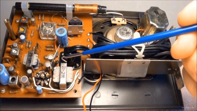 1968 Norelco C-101 AM Transistor Radio